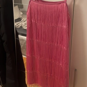 Cocktaildress - Superfin klänning från monki! Aldrig andvänd, köpte fel storlek 