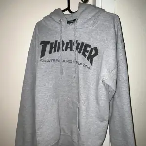 Fin Trasher hoodie i storlek M