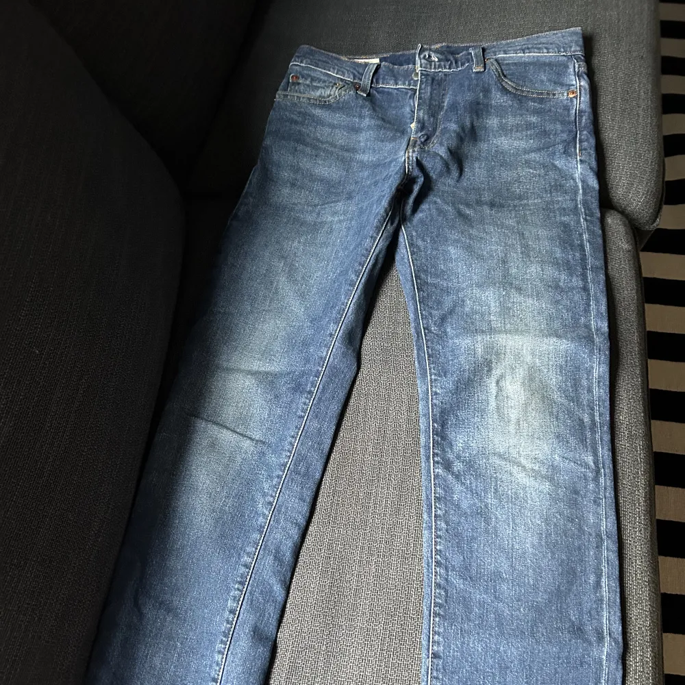 Säljer mina Levis jeans för dom används inte längre och har knappt används sen ja köpte dom. Jeans & Byxor.