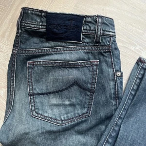Jacob Cohen Slim Jeans - Skit feta Jacob Cohen jeans i storlek 30.  Nypris 5599 mitt pris 1399. Modellen är 622 alltås slim fit. Sällsynta och är i mycket bra skick. Passar i längd mellan 183 och 188 skulle jag säga. Bara att höra av sig vid frågor eller bilder!