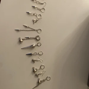 Skriv till mig vilket silver örhänge du vill ha❤️ - Jag har massor av fler men jag orkar inte lägga ut på varje så jag lägger bara ut så här nu❤️ och sån får ni skriva till mig om ni vll köpa❤️