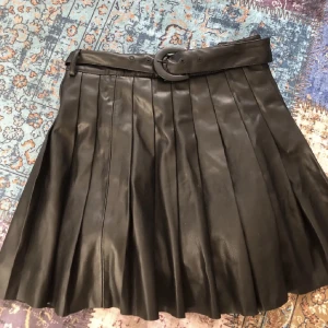 Zara kjol - En cool zara fake skin kjol💗 