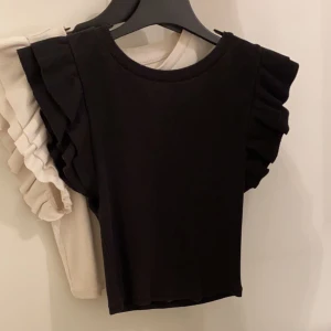 Svart och vit topp från Zara - Exakt samma tröja från ZARA i st S. Nästan aldrig använd 