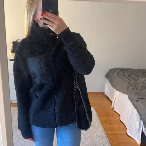 Svart teddyjacka  - Svart teddyjacka använder inte, st xs/s 