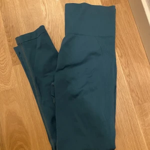 Gröna gym tights  - Den är helt nya endast provade storlek s💓skriv vid intresse 💓