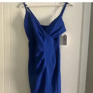 Säljer denna klänning som jag aldrig använt och som har lappen kvar💗