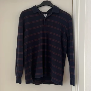 Polar skate stripe long sleeved - Ganska ny Köpt från junkjard för 750kr Använd 2 gånger