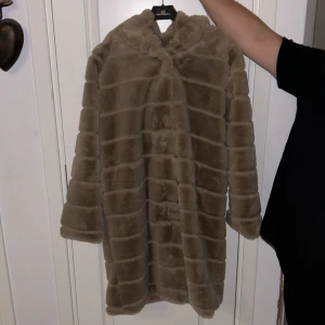 Pälskappa madlady  - Jättefin och skön pälsjacka från Madlady, perfekt nu till hösten och kallare dagar🥰