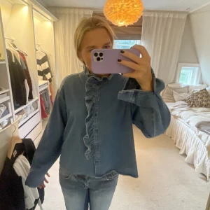 Jeans topp - Blus/skjorta i denim💙💙