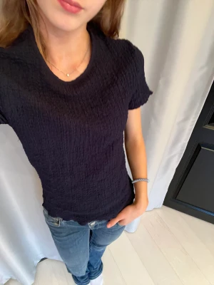 Zara topp - Populär topp från zara. Andvänd en gång! Jättefin färg!!💙Kan sänka priset vid snabb affär!