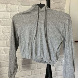 En enkel ribbad huvtröja - Använd en gång❤️jätte skönt och tunt material 