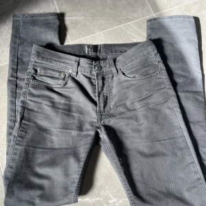 acne jeans - säljer dessa jeans från acne studios eftersom dom är för stora och inte kommer till användning, dom har en liten slitning ungefär vid låret som man nt märker av så mycket men annars är det inget fel💕pris är diskuterbart så hör av er vid intresse 💕