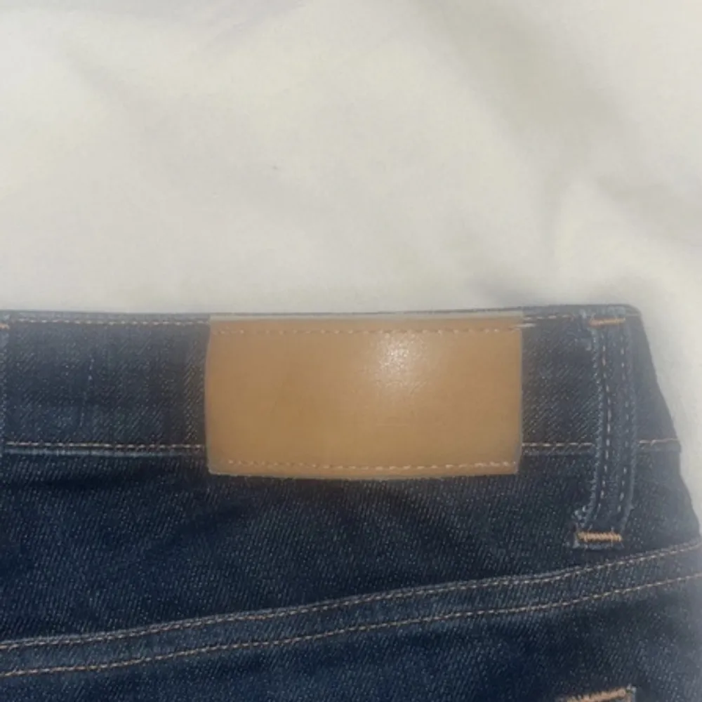 Lågmidjade Acne jeans köpa på second hand med lapp kvar. Använda men i fint skick, lite slitet på ett ställe men det är inget som man märker. Storlek 27/32 kontakta gärna för mer bilder eller frågor☺️. Jeans & Byxor.