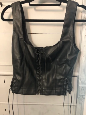 Läder korsettopp - Storlek m