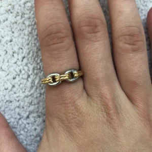Edblad ring  - Jättecool ring från Edblad!! Helt ny och Aldrig använd🥰 silver och guld 