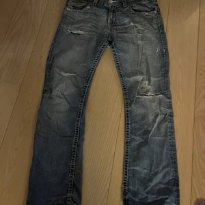 True Religon - Jag säljer dom här för att dom är för små. Dom är använda ganska mycket. Nypris 1300kr