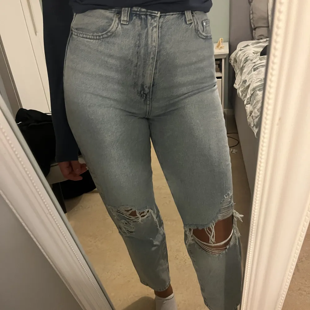 Ankel korta Högmidjade jeans som är helt oanvända. Jeans & Byxor.