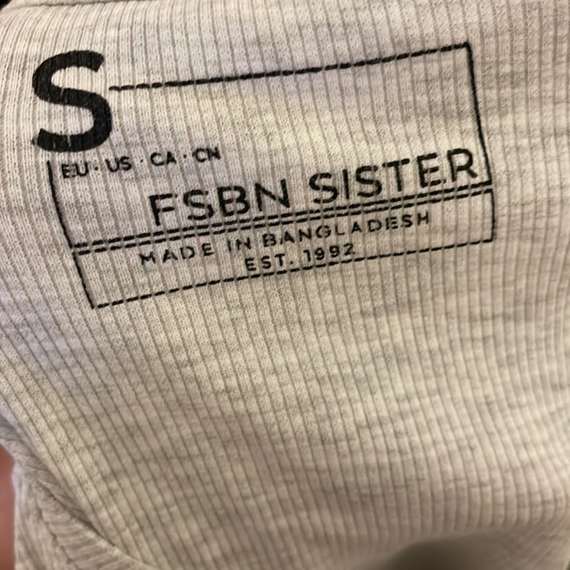 Grå ribbad långärmad tröja - 91