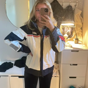 Helly Hansen vindjacka - Vindjacka från helly handen i storlek S. Köpt för ca 1500kr 