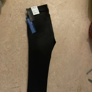 Replay jeans!  - Strl 23 Helt nya köpte men passade inte på mig, prislappar kvar, aldrig använda Pris kan diskuteras Köpte mina för 899