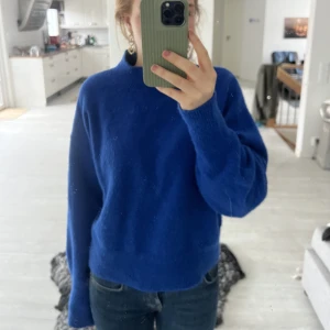 Blå stickad tröja - Superfin stickad tröja, i bra skick