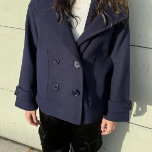 Kappa  - Säljer min designbysi jacka i storlek M men passar även S. 