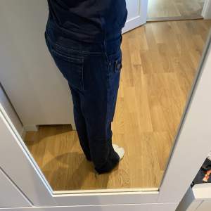 snygga jeans från banans republic i fint skick med mini defekter längst ned 