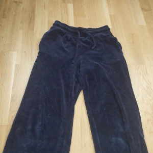 Mjukisbyxor  - Hej! säljer dessa byxor kan sänka priset om de behövs