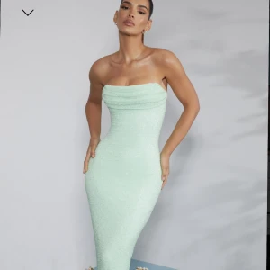 Oh polly klänning - Grön klänning med pärlor använd en gång på ett bröllop kostar 1300 