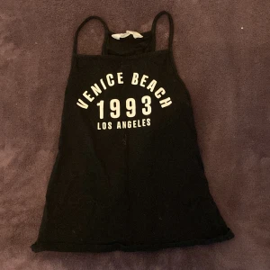 Linne - Säljer detta linnet som är perfekt till sommaren och har ganska öppen rygg😍Är i bra skick😊