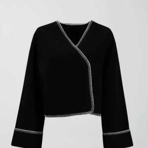 SÖKER! - Söker denna jackan ifrån Gina tricot, skriv gärna till mig ifall du har en sån till Salu💕