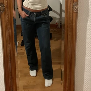 Vintage levis jeans - Säljer mina vintage levis jeans som är låg midjade, köpta på second han och är aldrig använda. ❤️