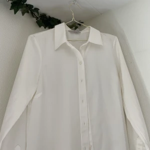 Shorts  - Jag säljer min vita shorta som aldig är använd. Från hm. Köpare betar för frakt 