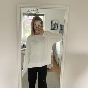 Tröja - Jättesjuk tröja från Stradivarius 🤍 använd fåtal gånger så den är i jättebra skick!