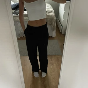 Oversized suit pants - Oversized kostymbyxor från Nelly 🤎 använda fåtal gånger så de är i bra skick! hör av er vid frågor ☺️