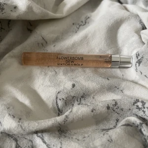 Flowerbomb - Parfym på 10 ml🩷