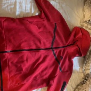 Röd nike tech  - Röd nike tech