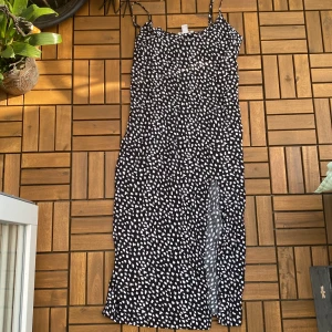 Klänning  - En skön prickig klänning! 