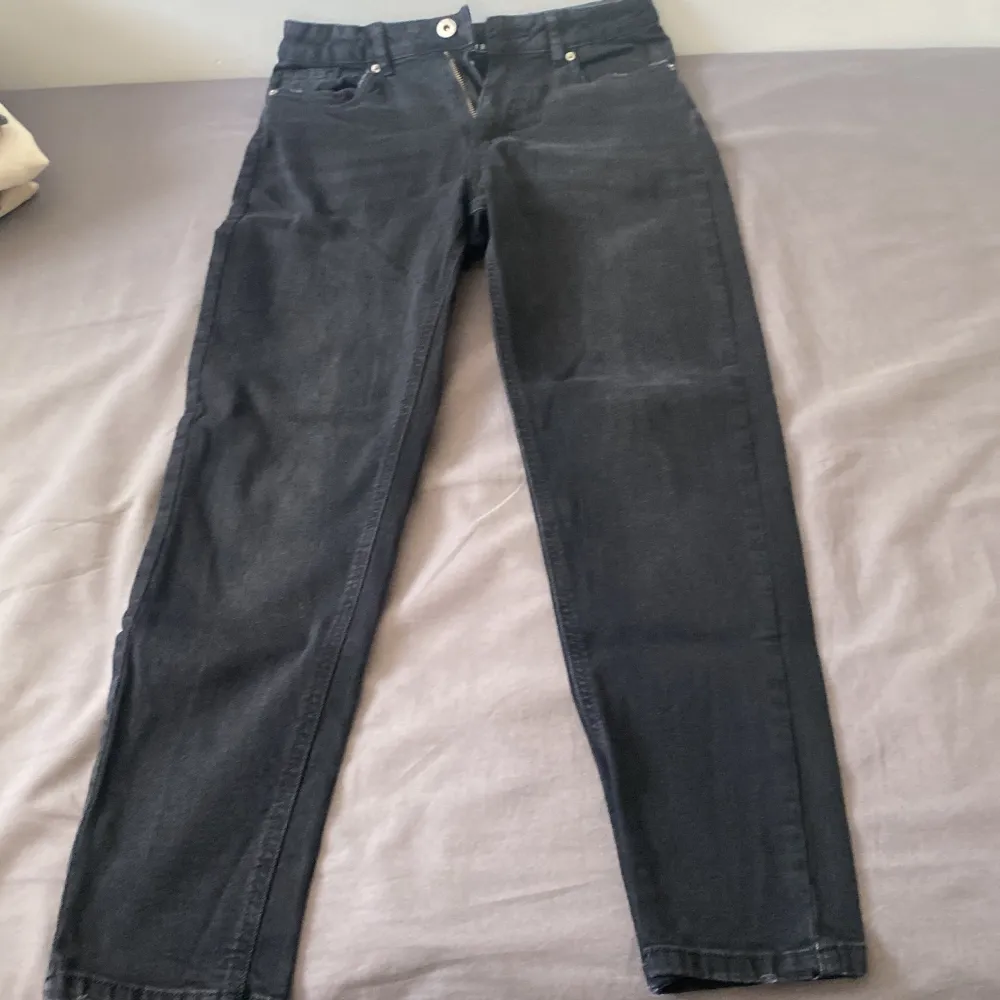 jätte fina jeans från kappahl som är i modellen mom jeans och, säljer pågrund av att de är för små nu, skriv för närmare titt på jeansen . Jeans & Byxor.