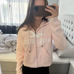 Kofta - Rosa kofta från Hollister