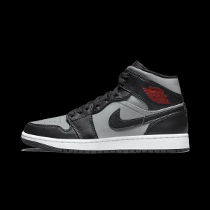 Jordan 1 Shadow Red - Jordan 1 Shadow Red Storlek 46 Cond 8/10, använda men i bra skick.  Bilder finns såklart vid intresse. Vid byte kan jag mötas i Malmö/Lund, och vid köp kan jag både frakta och mötas upp.