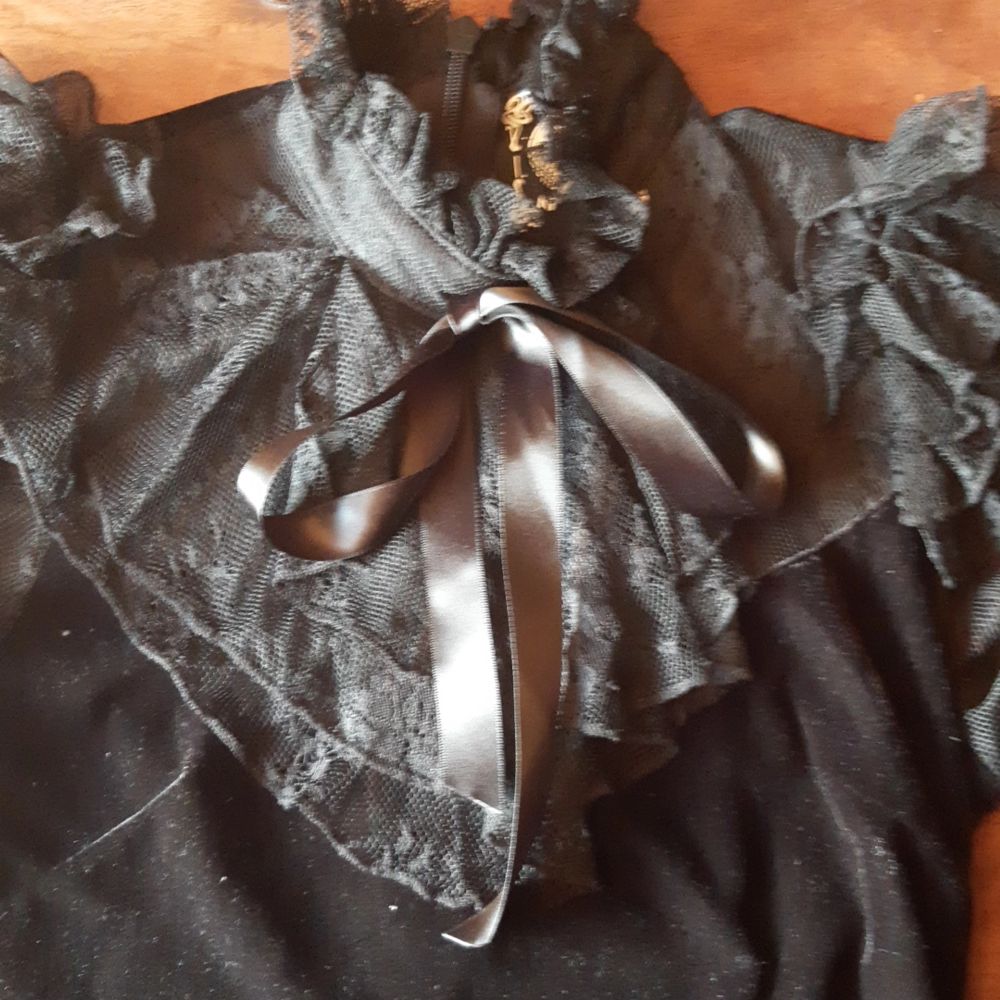 Jätte fin Killstar blus, aldrig använd. Blusar.