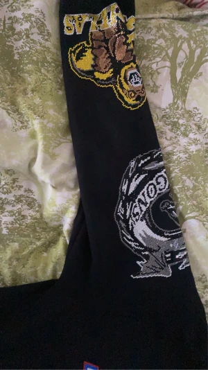 Philipp hoodiie  - Äkta Philipp plein Hoodie. NySkick använt den några gånger och just nu är den mindre mig. Väldigt skön passar till jätte många outfits. Nypris 6000 på den är runt. Men jag släpper den billigt. Storlek: Herr M kan diskuteras pris vid snabb köp. 