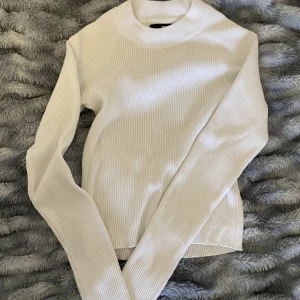 Ribbad tröja - Har ingen användning för mig, kontakta gärna angående frågor! ❤️