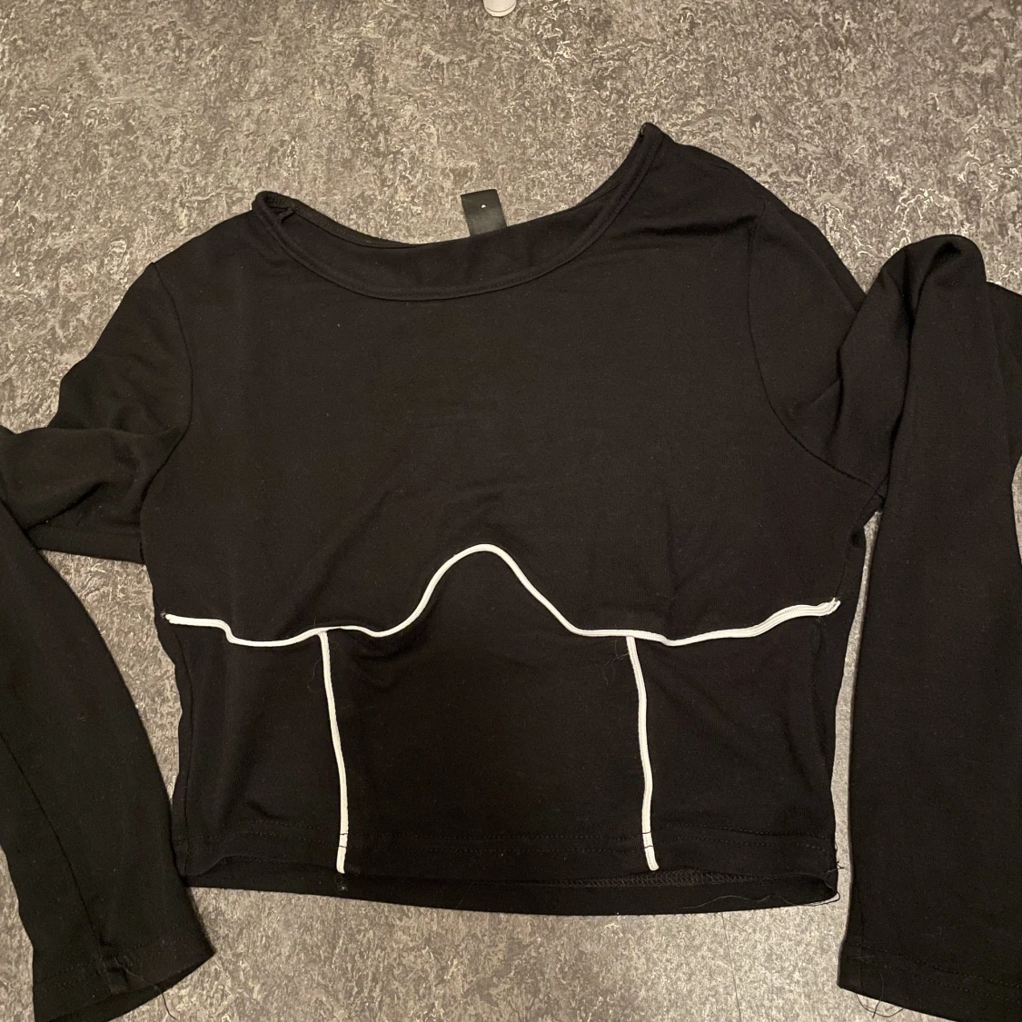 Svart tröja  - 90