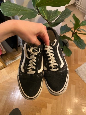 Vans - Två år gamla Vans i storlek 40. Använda ytterst få gånger så de är i väldigt bra skick. 