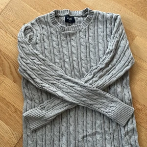 Tröja - Nice tröja, storlek S, inga defekter, pris kan diskuteras vid snabb affär. 