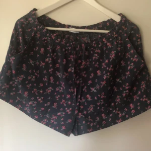  shorts  - Vet inte vart dom kommer ifrån men använd fåtal gånger 