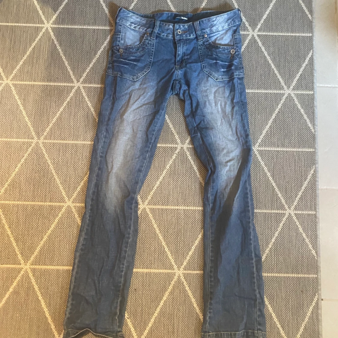 lågmidjade jeans