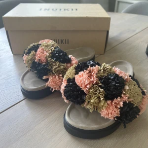 Nya skor från inuikii  - Säljer dessa fina tofflor från inuikii. 